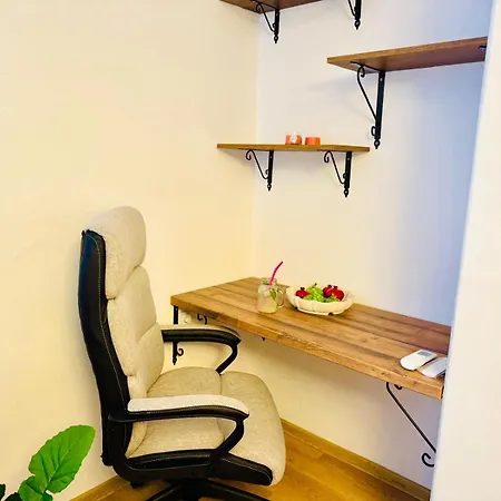Obsidian 2 - Modern Near Airport With Free Parking Apartamento *