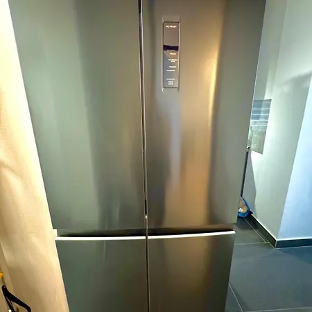 Obsidian 2 - Modern Near Airport With Free Parking *