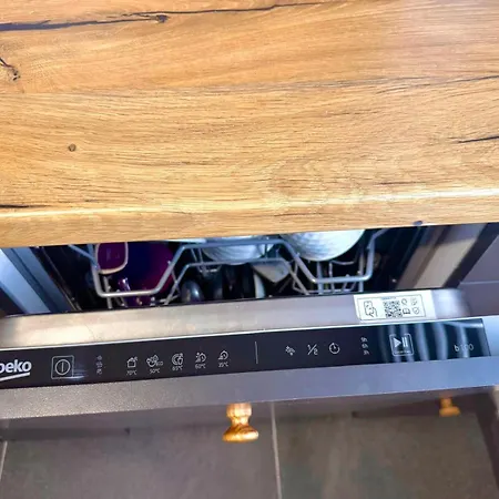 Obsidian 2 - Modern Near Airport With Free Parking *