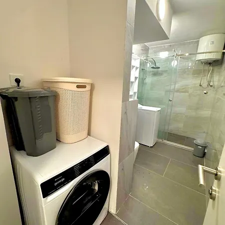 Obsidian 2 - Modern Near Airport With Free Parking Apartamento *