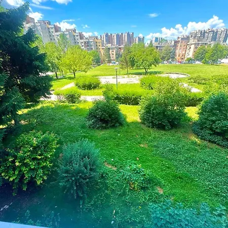 Obsidian 2 - Modern Near Airport With Free Parking Apartment
